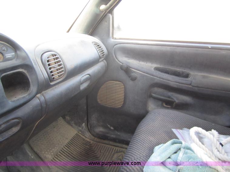 image for item 6464 2001 Dodge Ram 1500 pickup truck