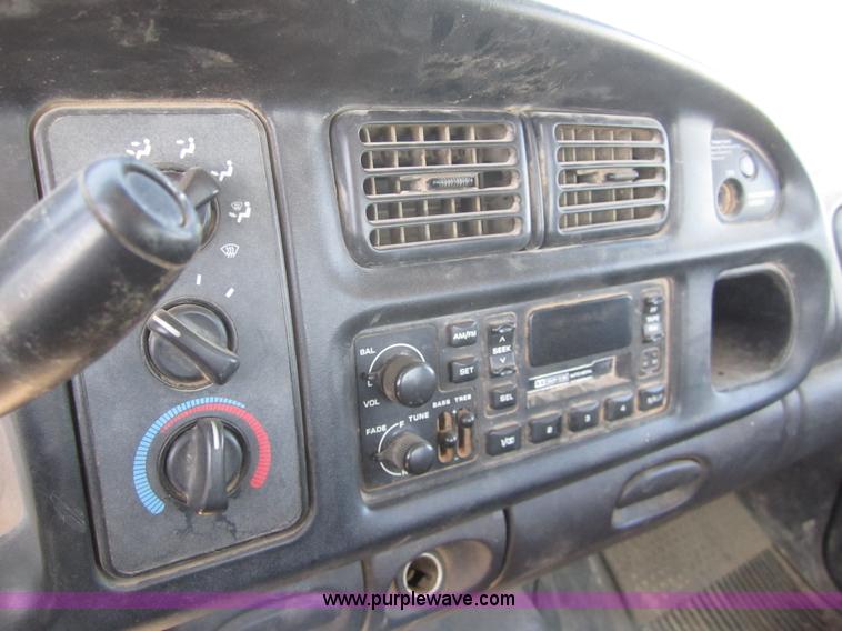 image for item 6464 2001 Dodge Ram 1500 pickup truck