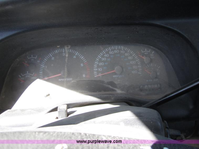 image for item 6464 2001 Dodge Ram 1500 pickup truck