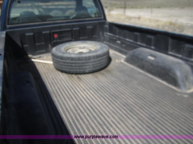 image for item 6464 2001 Dodge Ram 1500 pickup truck