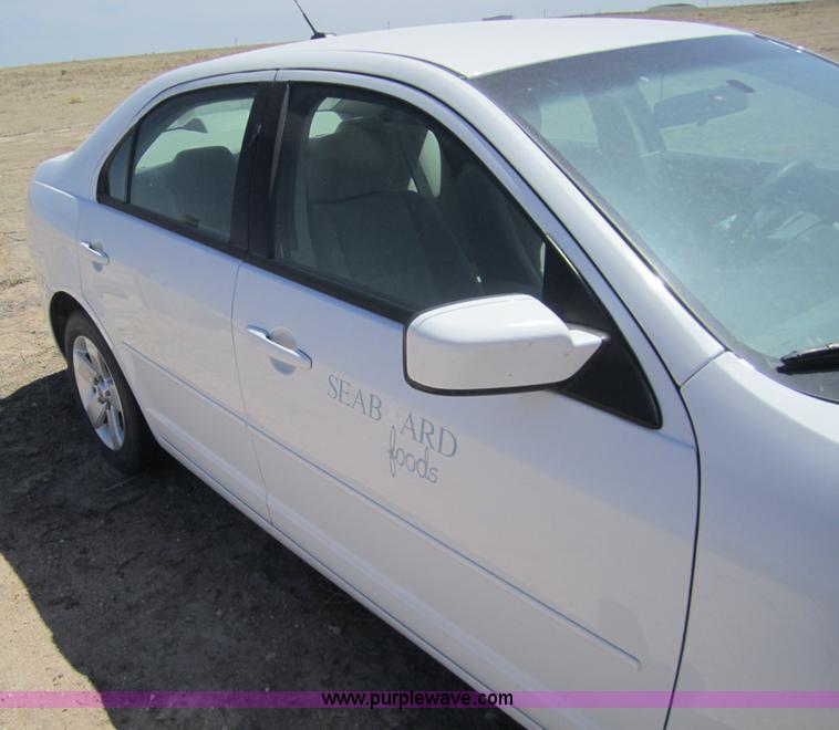 image for item 6474 2007 Ford Fusion SE
