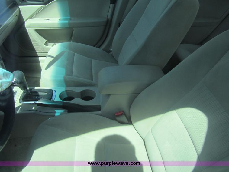 image for item 6474 2007 Ford Fusion SE