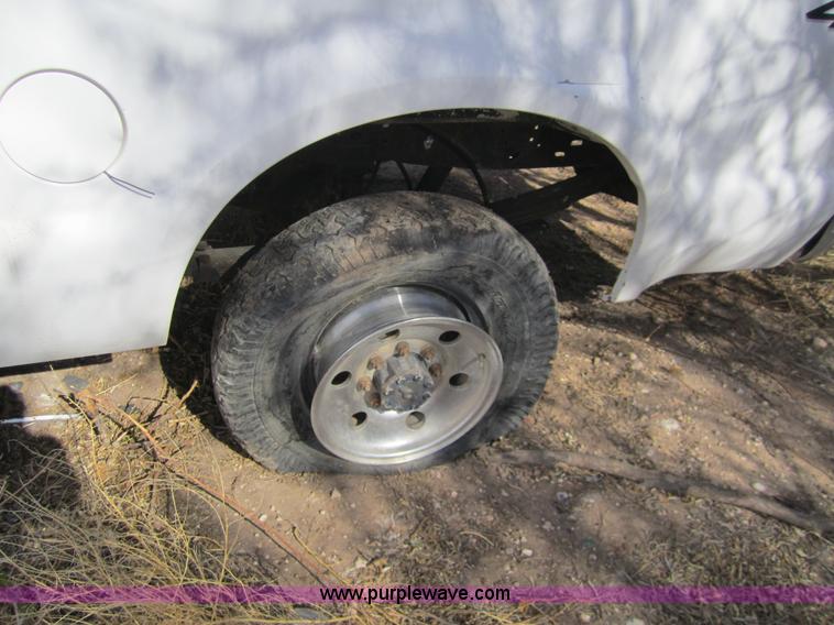 image for item 6487 2004 Ford F250 pickup truck