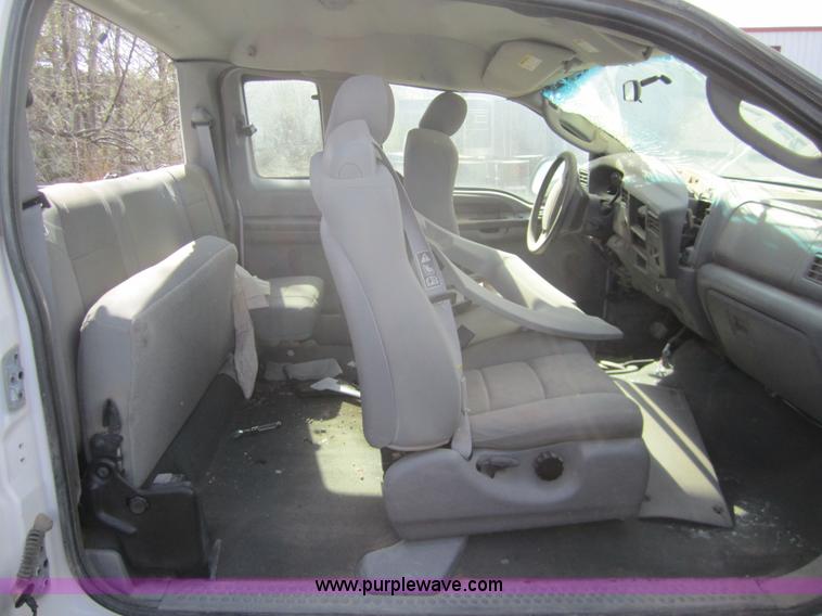 image for item 6487 2004 Ford F250 pickup truck