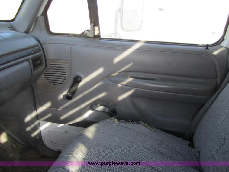 image for item 6488 1996 Ford F350 pickup truck