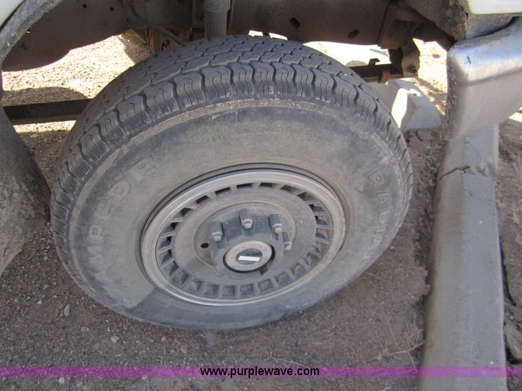 image for item 6488 1996 Ford F350 pickup truck