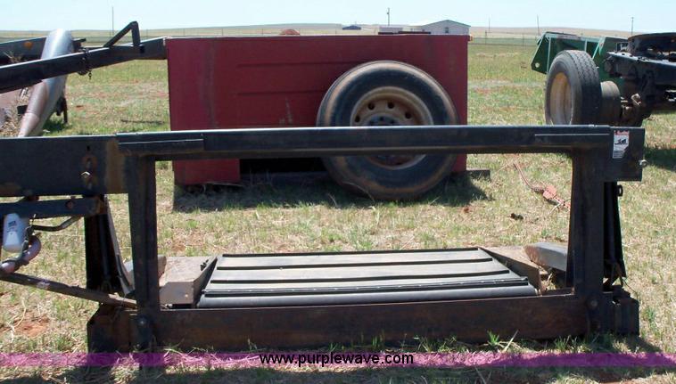 image for item 1002 1997 Mac Don 870 adapter for John Deere combine