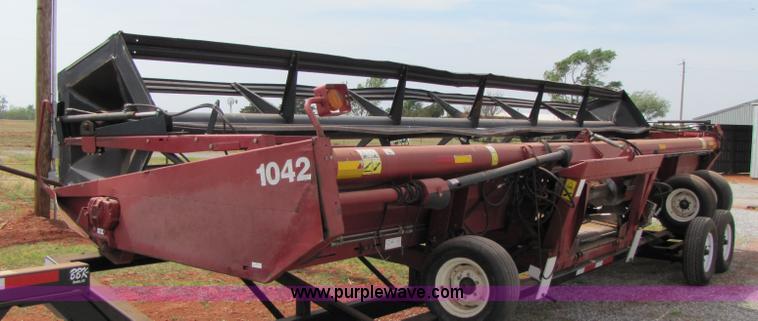image for item 3441 1999 Case IH 1042 30' draper head