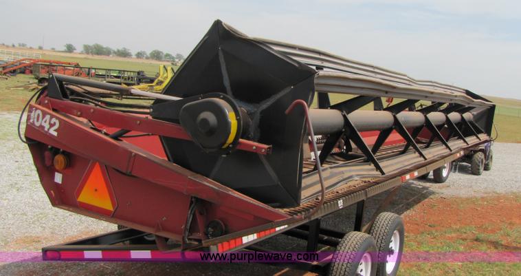 image for item 3441 1999 Case IH 1042 30' draper head