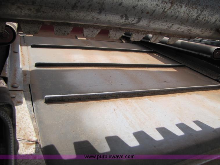 image for item 3441 1999 Case IH 1042 30' draper head