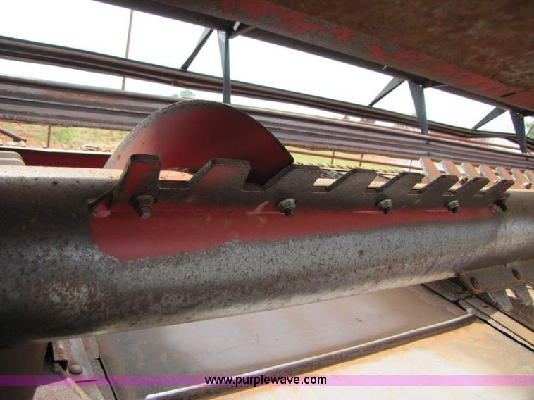 image for item 3441 1999 Case IH 1042 30' draper head