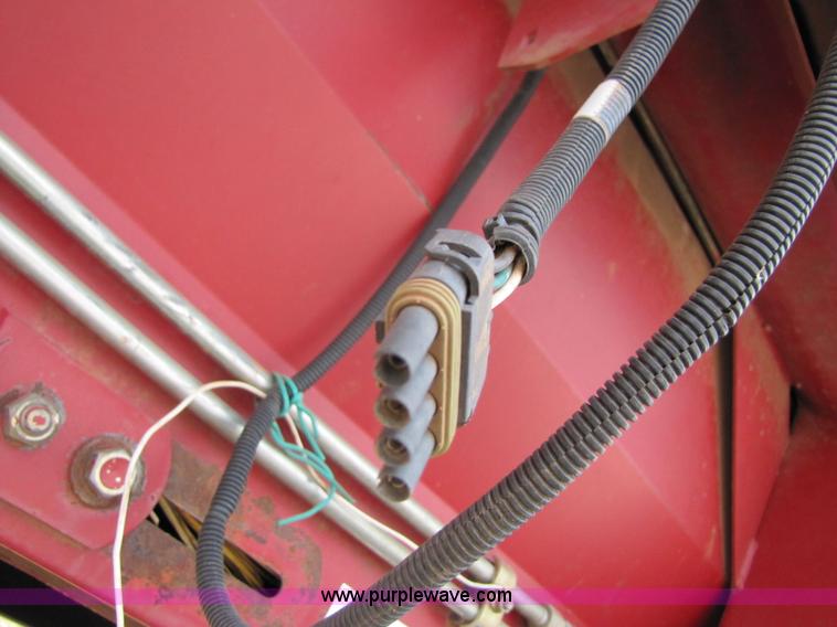 image for item 3441 1999 Case IH 1042 30' draper head