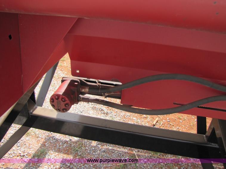 image for item 3441 1999 Case IH 1042 30' draper head