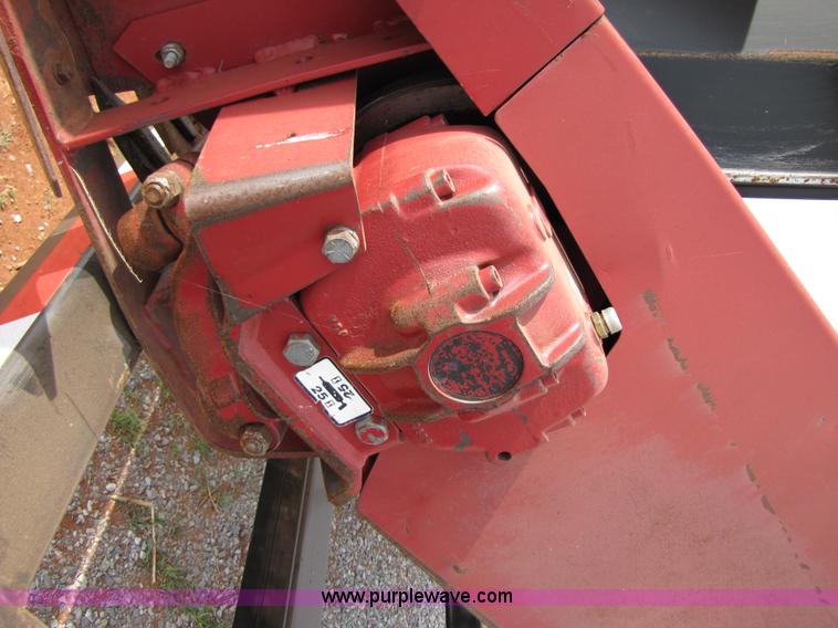image for item 3441 1999 Case IH 1042 30' draper head
