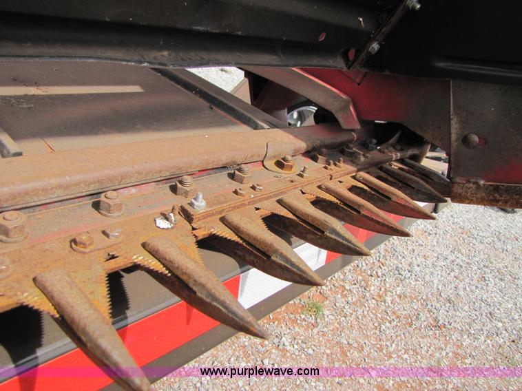 image for item 3441 1999 Case IH 1042 30' draper head