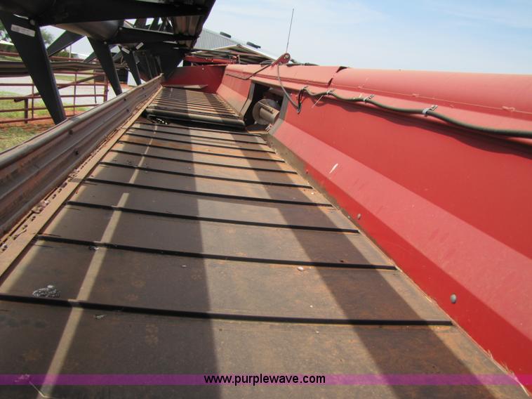 image for item 3441 1999 Case IH 1042 30' draper head