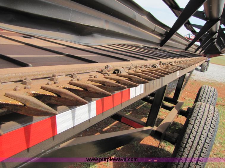 image for item 3441 1999 Case IH 1042 30' draper head