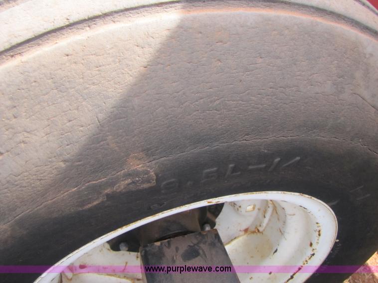 image for item 3441 1999 Case IH 1042 30' draper head