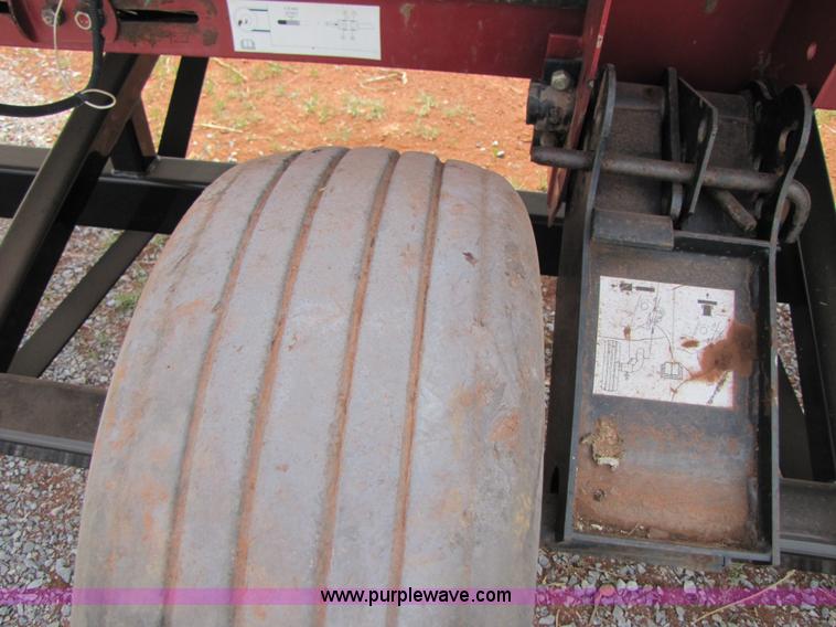 image for item 3441 1999 Case IH 1042 30' draper head