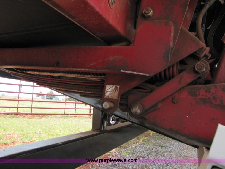 image for item 3441 1999 Case IH 1042 30' draper head