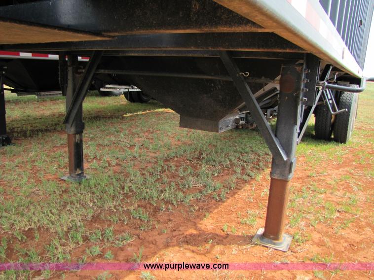 image for item 3443 2004 Shopbuilt 28.5' convertible hopper trailer