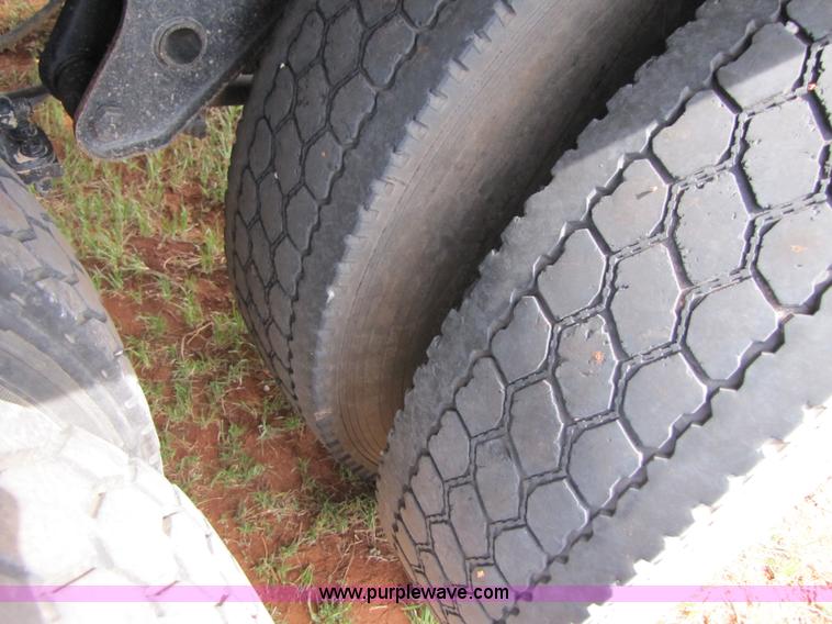 image for item 3443 2004 Shopbuilt 28.5' convertible hopper trailer