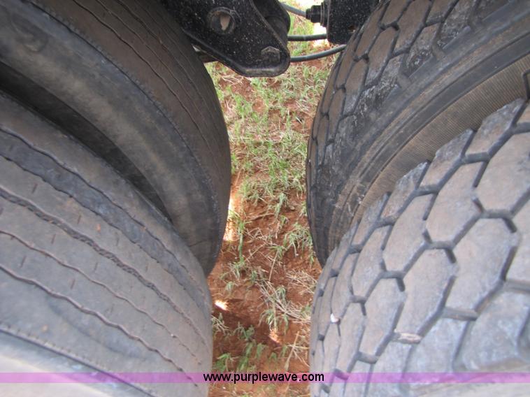 image for item 3443 2004 Shopbuilt 28.5' convertible hopper trailer