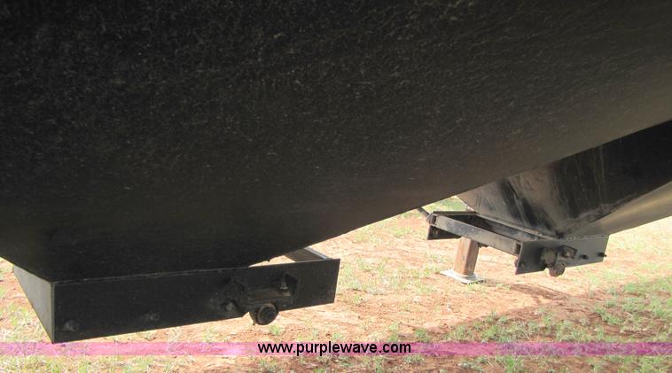 image for item 3443 2004 Shopbuilt 28.5' convertible hopper trailer