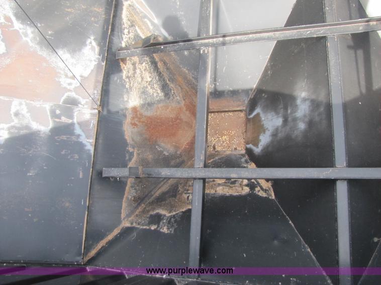 image for item 3443 2004 Shopbuilt 28.5' convertible hopper trailer