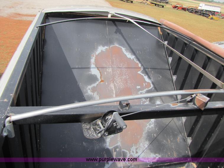 image for item 3443 2004 Shopbuilt 28.5' convertible hopper trailer