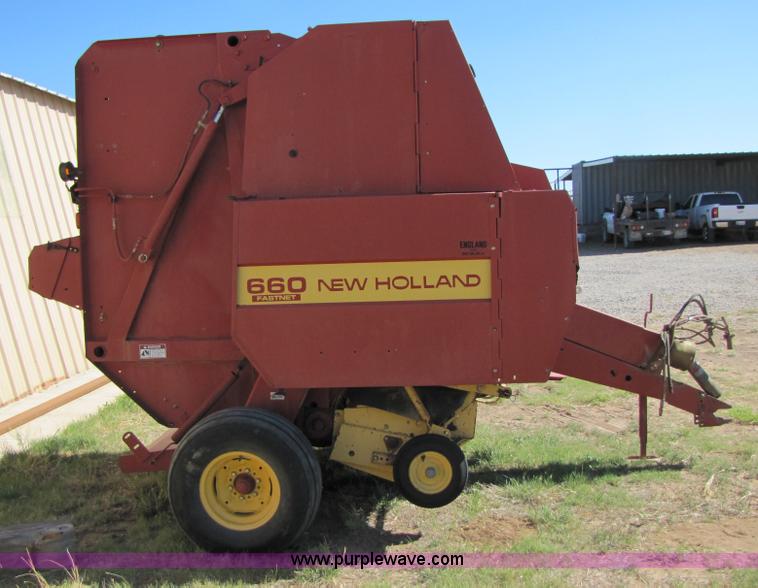 image for item 3452 1991 New Holland 660 FastNet round baler