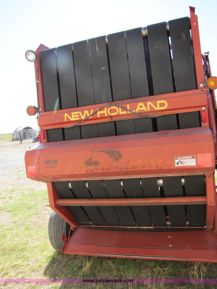 image for item 3452 1991 New Holland 660 FastNet round baler