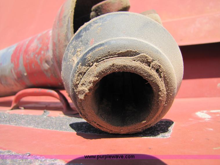 image for item 3452 1991 New Holland 660 FastNet round baler