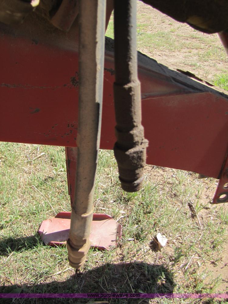 image for item 3452 1991 New Holland 660 FastNet round baler