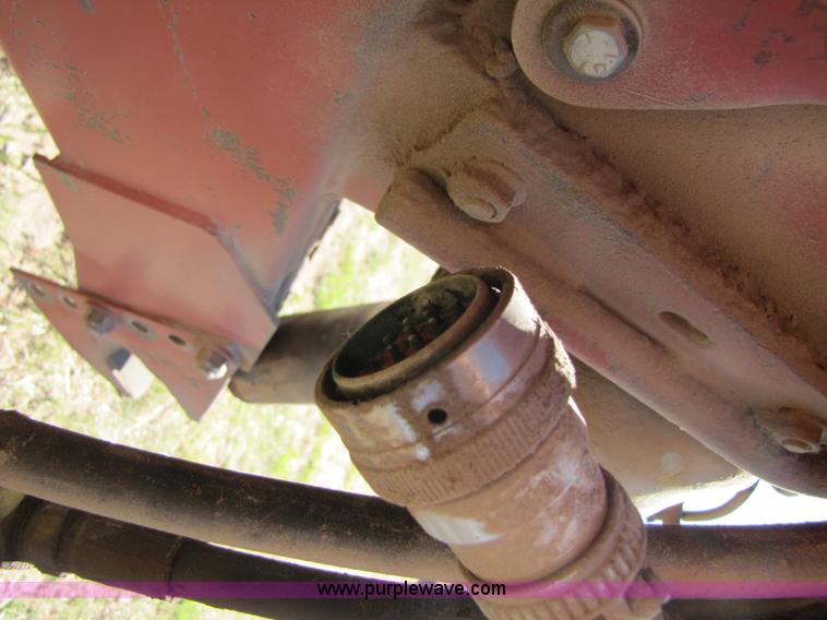 image for item 3452 1991 New Holland 660 FastNet round baler