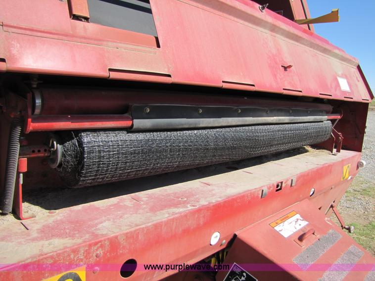 image for item 3452 1991 New Holland 660 FastNet round baler