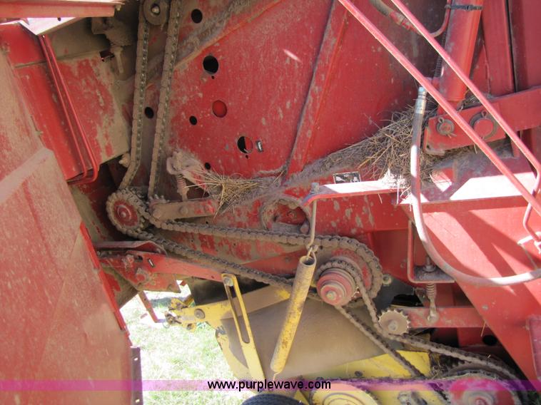 image for item 3452 1991 New Holland 660 FastNet round baler