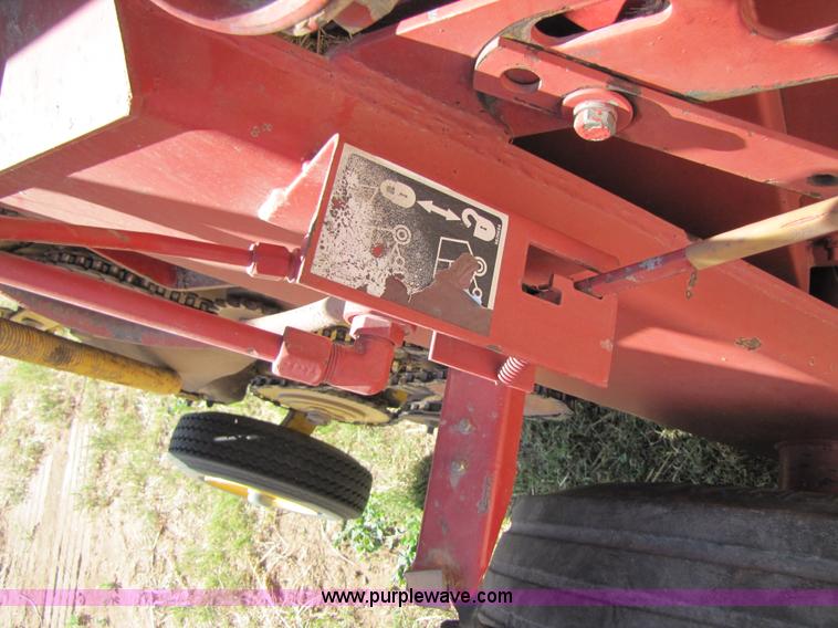 image for item 3452 1991 New Holland 660 FastNet round baler