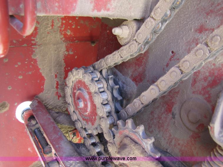 image for item 3452 1991 New Holland 660 FastNet round baler