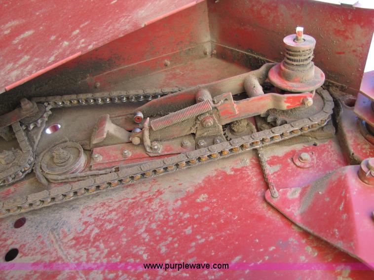 image for item 3452 1991 New Holland 660 FastNet round baler