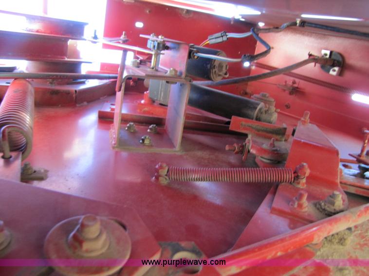 image for item 3452 1991 New Holland 660 FastNet round baler