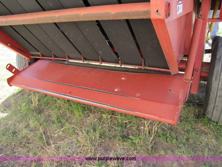 image for item 3452 1991 New Holland 660 FastNet round baler