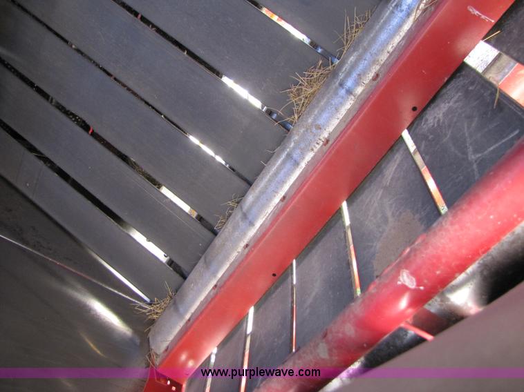 image for item 3452 1991 New Holland 660 FastNet round baler