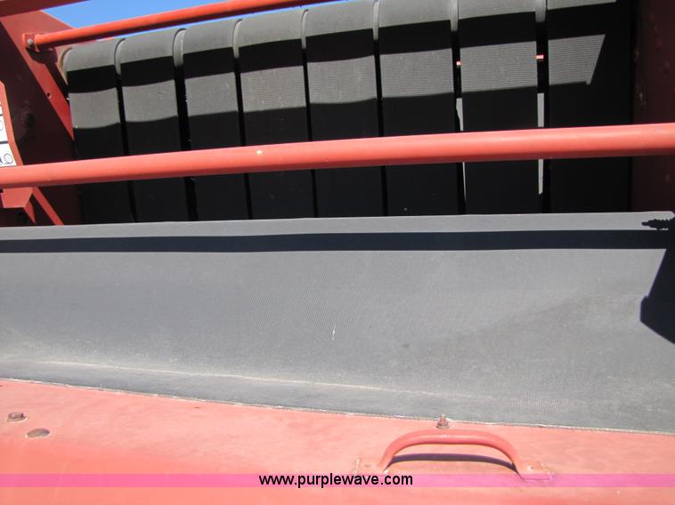 image for item 3452 1991 New Holland 660 FastNet round baler