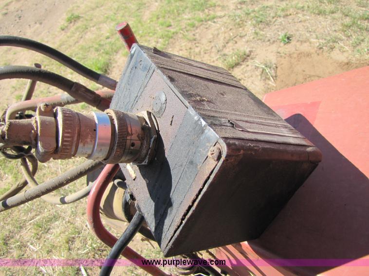 image for item 3452 1991 New Holland 660 FastNet round baler