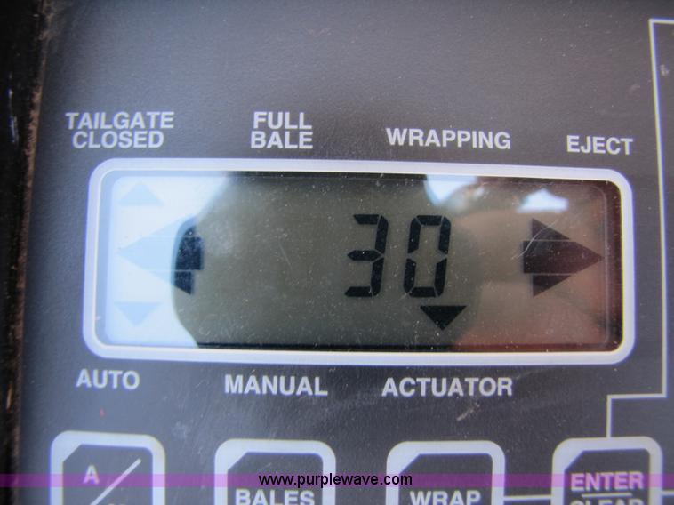 image for item 3452 1991 New Holland 660 FastNet round baler