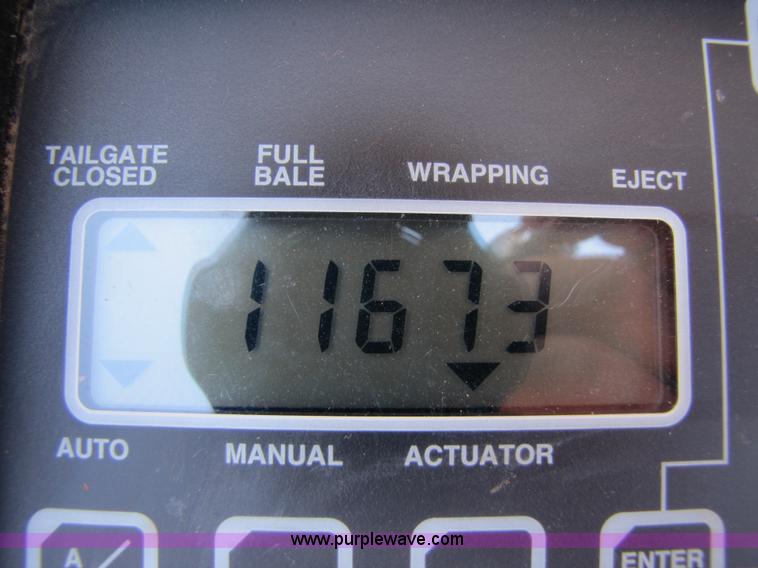 image for item 3452 1991 New Holland 660 FastNet round baler