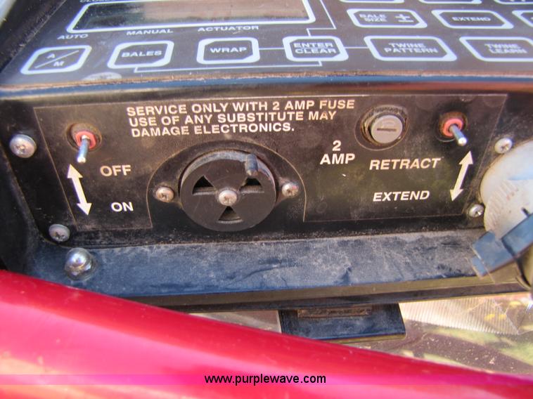 image for item 3452 1991 New Holland 660 FastNet round baler