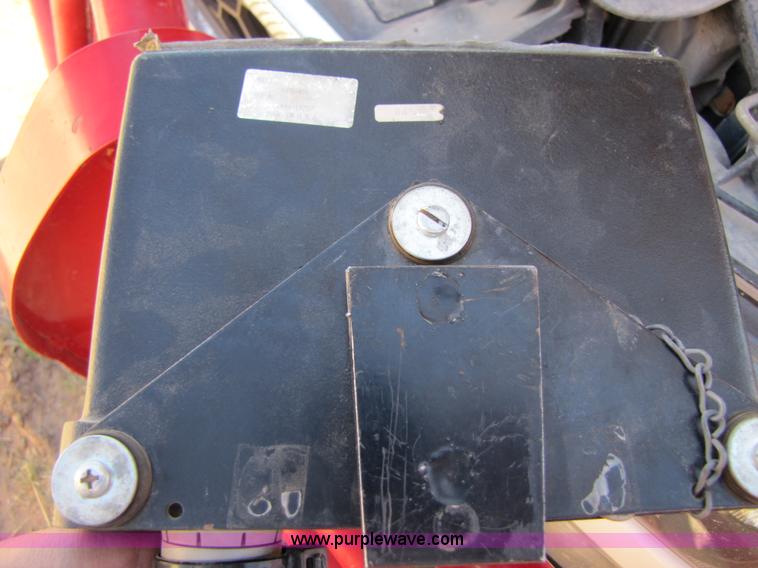 image for item 3452 1991 New Holland 660 FastNet round baler