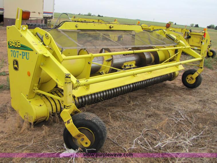 image for item 3453 2005 John Deere 640B pickup forage head